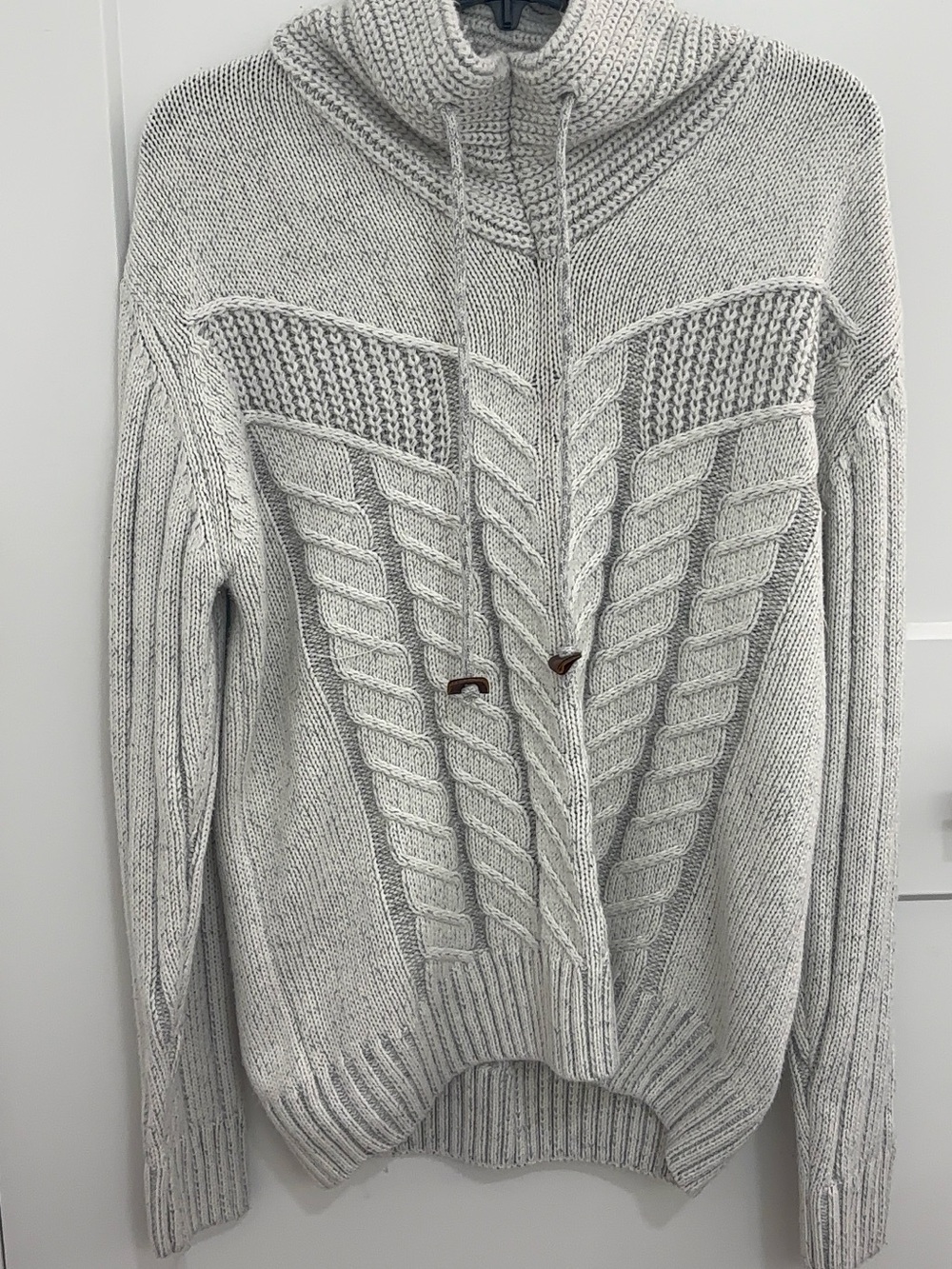 Cozy Cable-Knit Pullover Hoodie Sweater - Light Gray